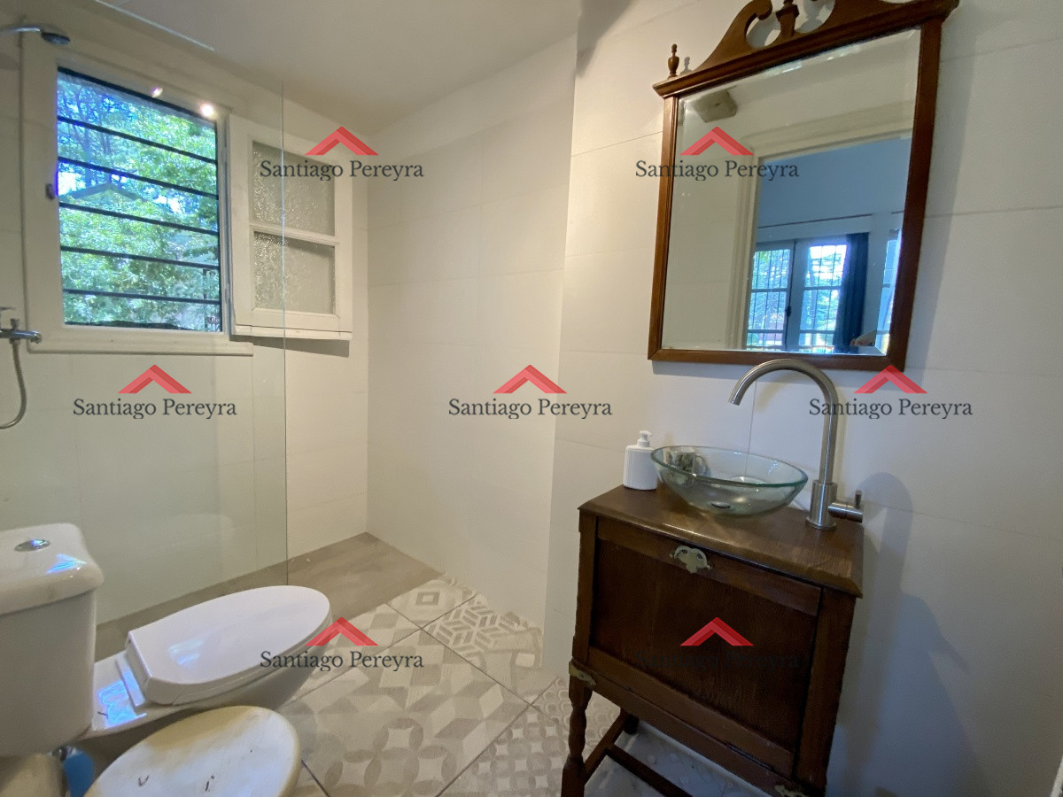 Casa ID.10787 - Hermosa casa estilo colonial actualizada , con excelente ubicación .