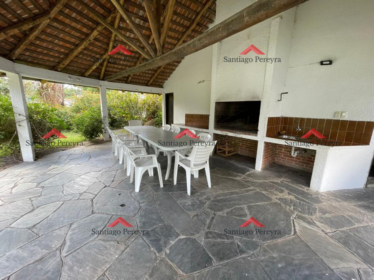 Casa ID.10786 - Hermosa casa a dos cuadras exactamente del mar, playa mansa!!!