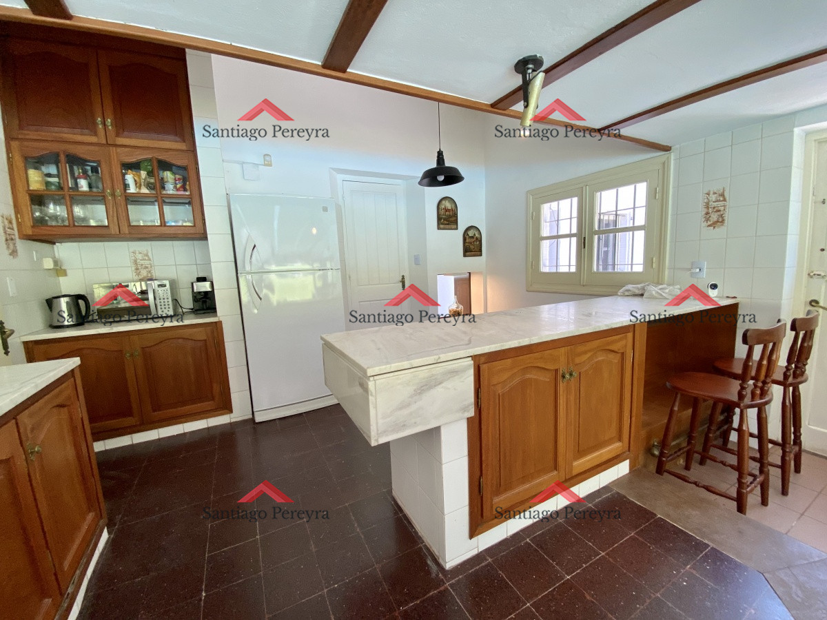 Casa ID.10787 - Hermosa casa estilo colonial actualizada , con excelente ubicación .
