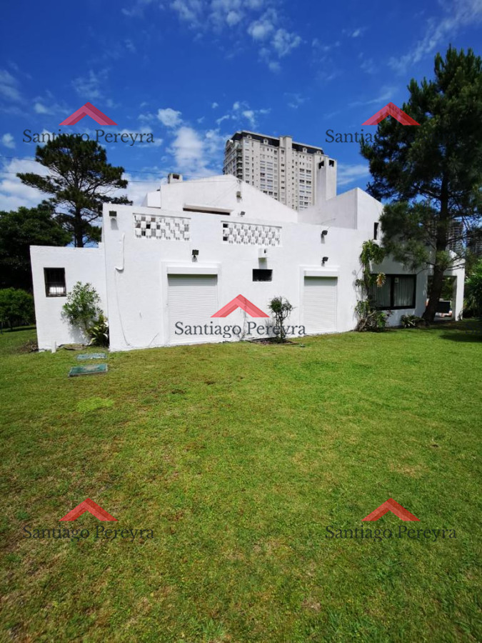 Casa ID.10786 - Hermosa casa a dos cuadras exactamente del mar, playa mansa!!!