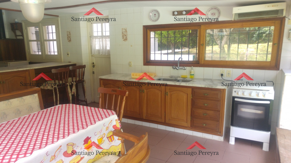Casa ID.10787 - Hermosa casa estilo colonial actualizada , con excelente ubicación .