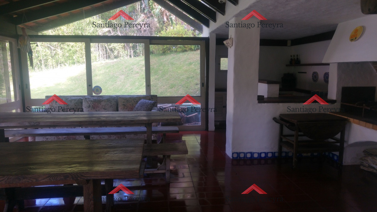 Casa ID.10787 - Hermosa casa estilo colonial actualizada , con excelente ubicación .