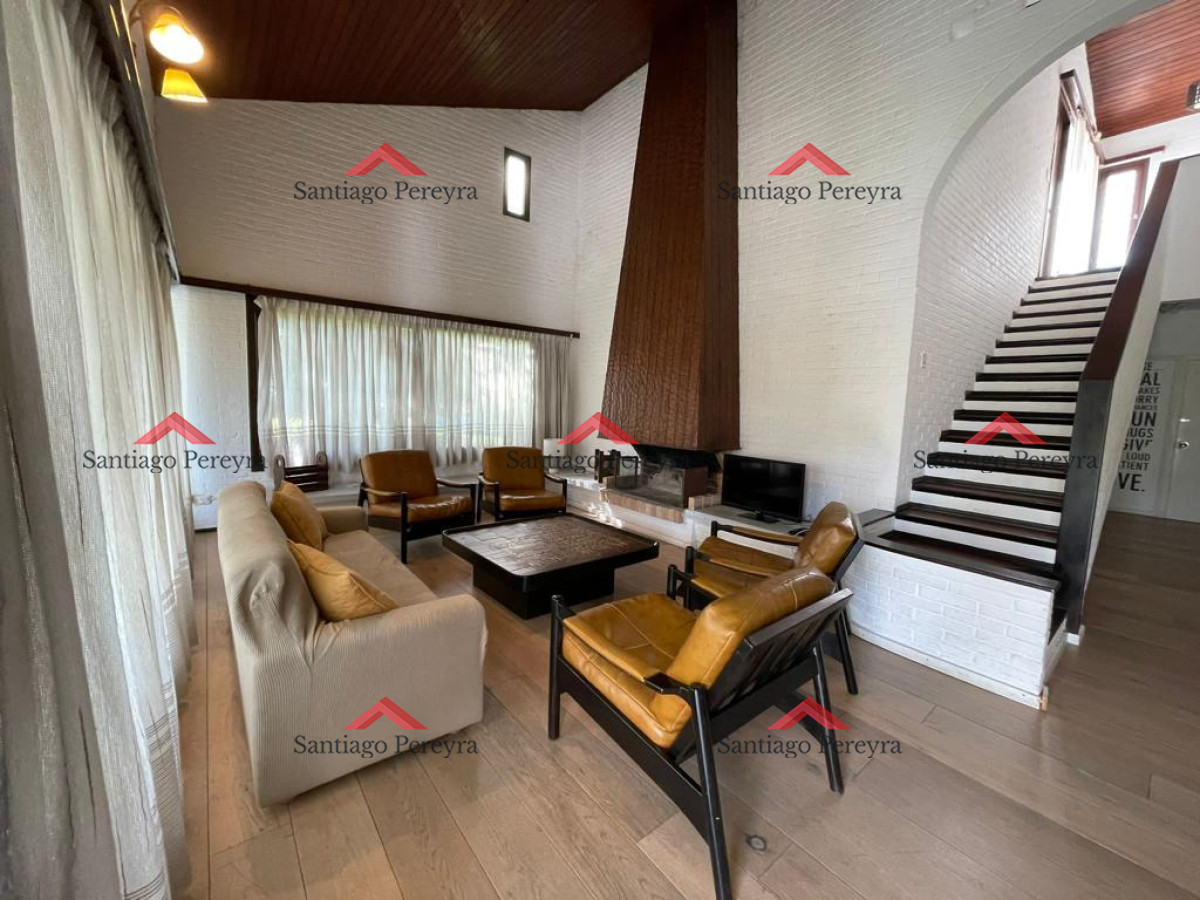 Casa ID.10786 - Hermosa casa a dos cuadras exactamente del mar, playa mansa!!!