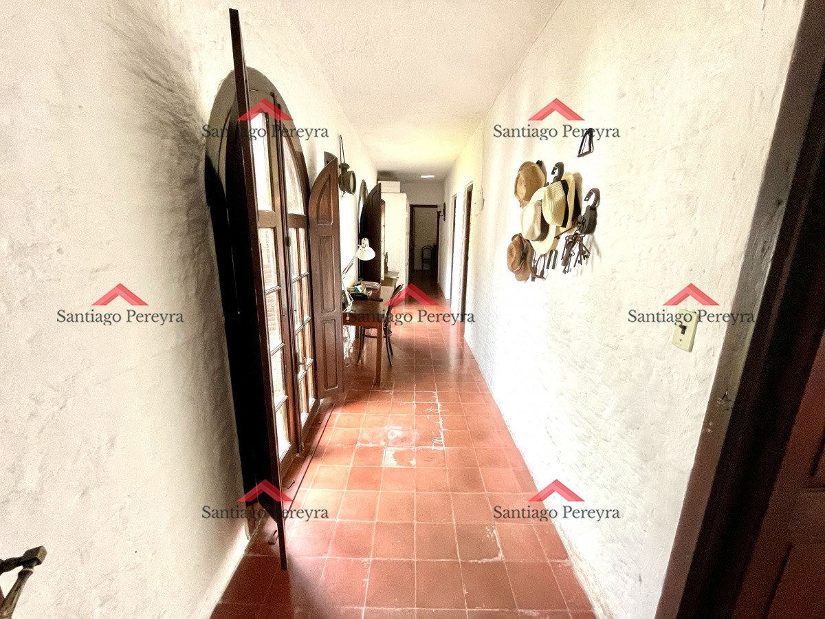 Casa ID.7460 - Casa en venta en Playa Mansa con 1385 m2 de terreno