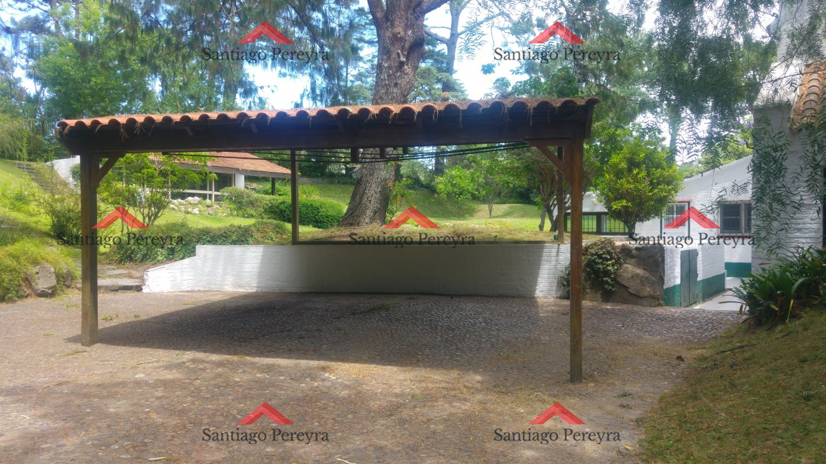 Casa ID.10787 - Hermosa casa estilo colonial actualizada , con excelente ubicación .