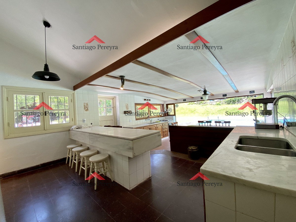 Casa ID.10787 - Hermosa casa estilo colonial actualizada , con excelente ubicación .