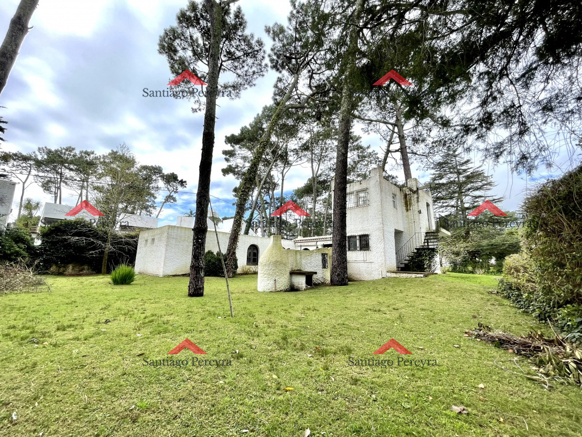 Casa ID.7460 - Casa en venta en Playa Mansa con 1385 m2 de terreno