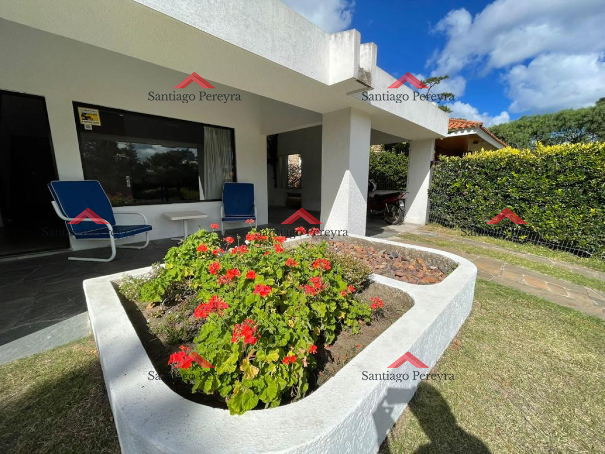 Casa ID.10786 - Hermosa casa a dos cuadras exactamente del mar, playa mansa!!!