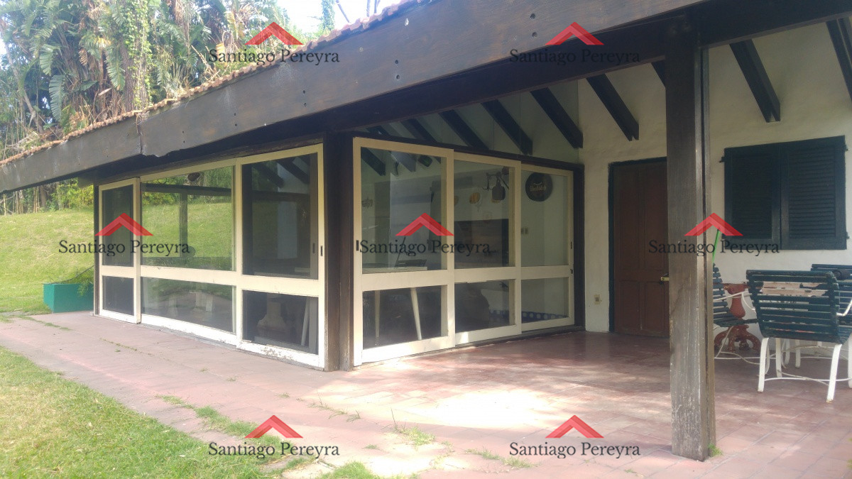 Casa ID.10787 - Hermosa casa estilo colonial actualizada , con excelente ubicación .