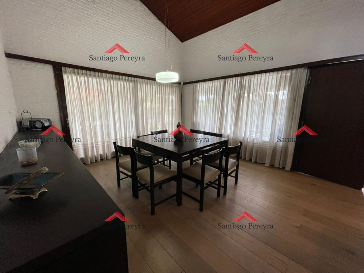 Casa ID.10786 - Hermosa casa a dos cuadras exactamente del mar, playa mansa!!!