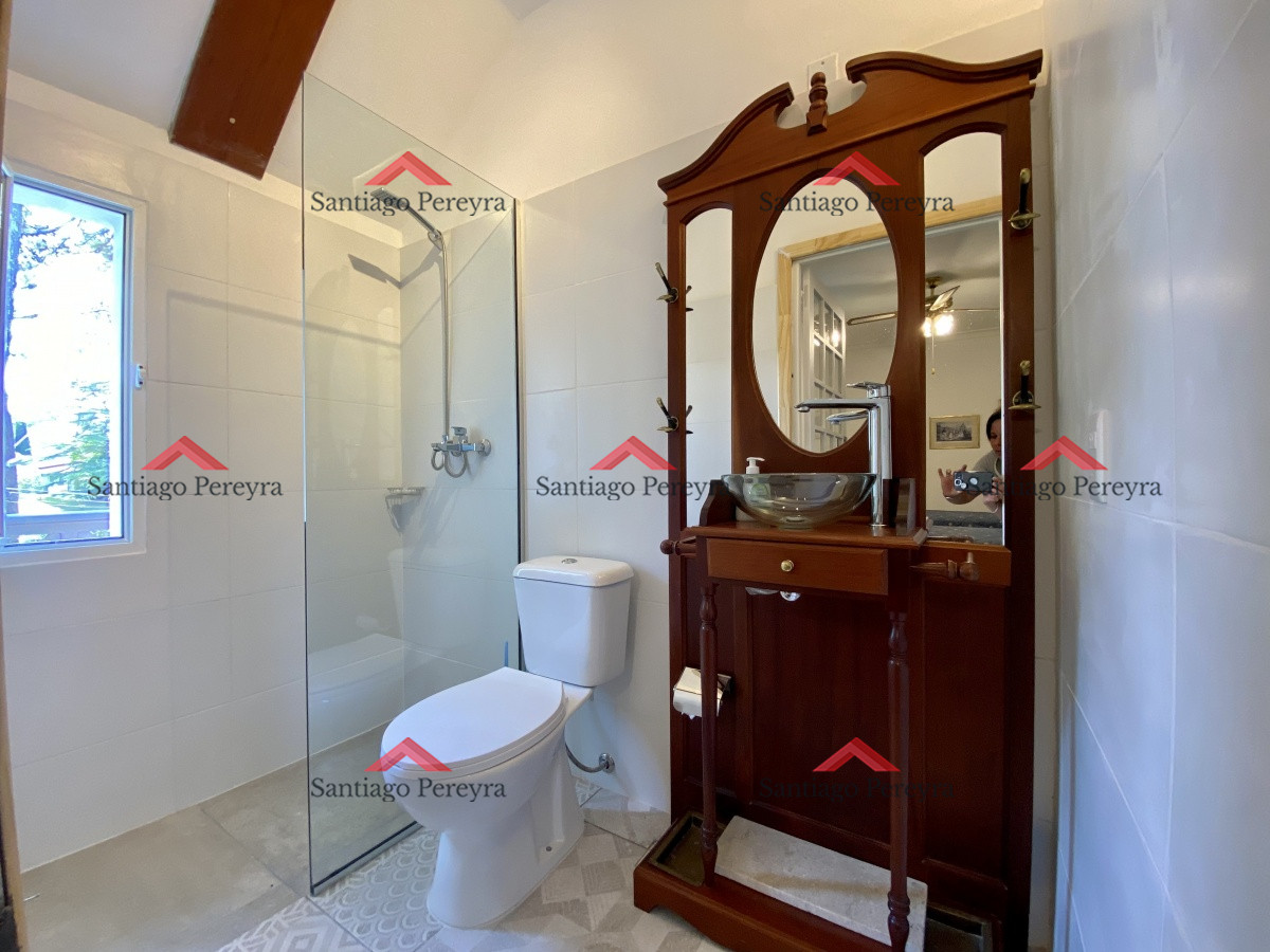 Casa ID.10787 - Hermosa casa estilo colonial actualizada , con excelente ubicación .
