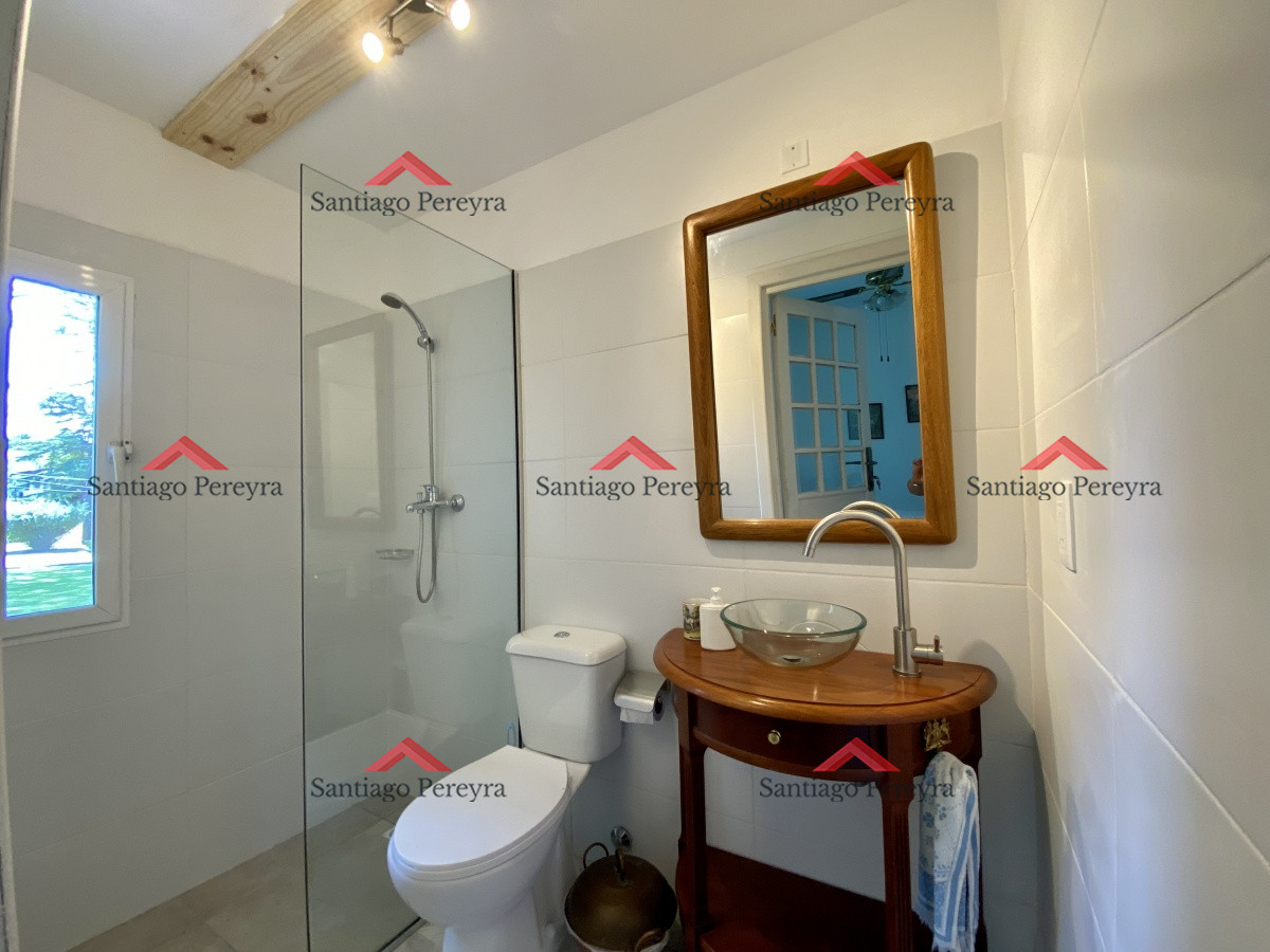 Casa ID.10787 - Hermosa casa estilo colonial actualizada , con excelente ubicación .