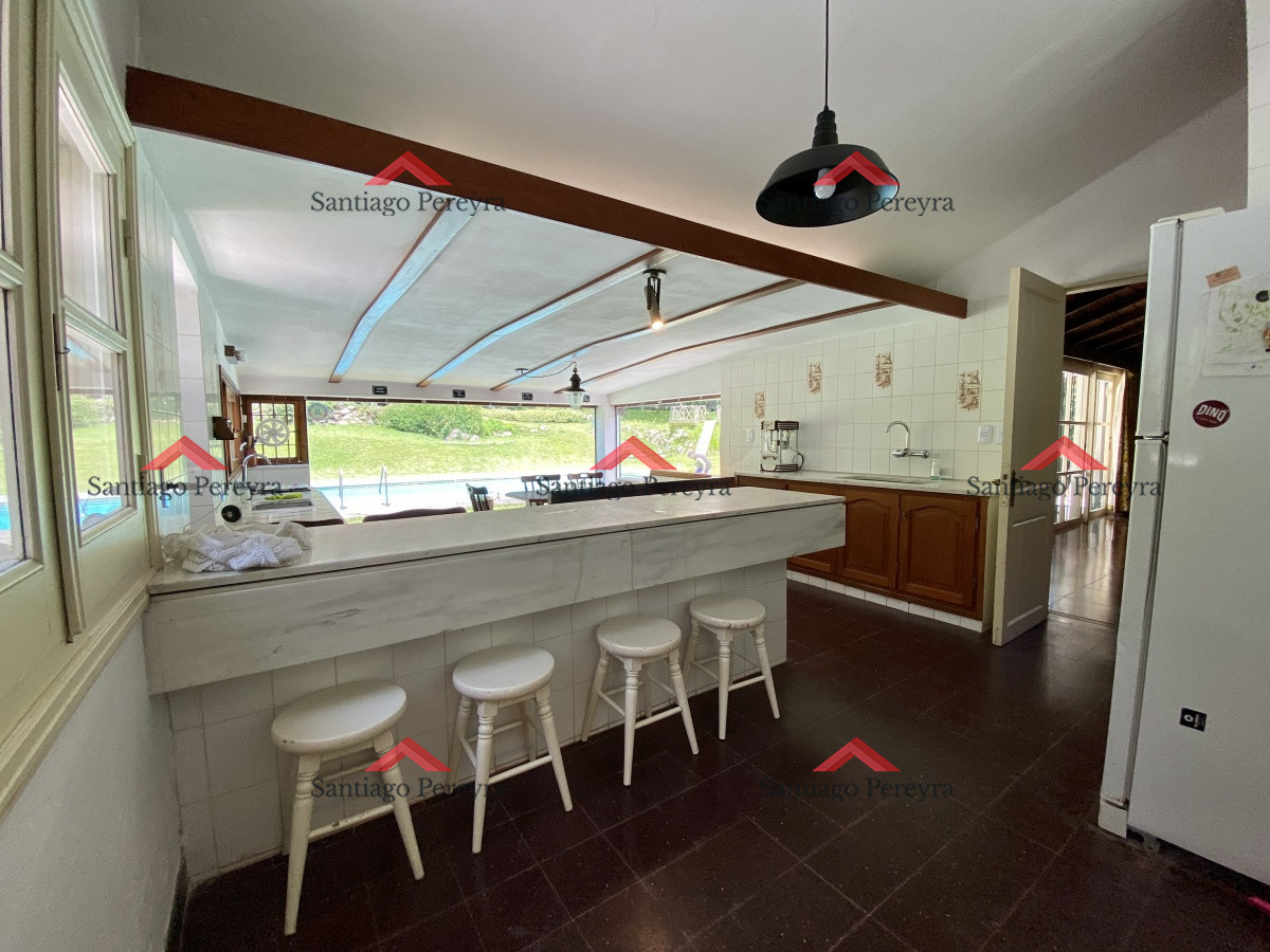Casa ID.10787 - Hermosa casa estilo colonial actualizada , con excelente ubicación .