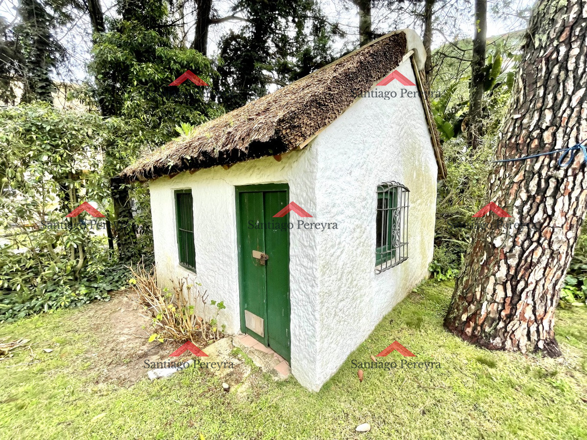Casa ID.7460 - Casa en venta en Playa Mansa con 1385 m2 de terreno