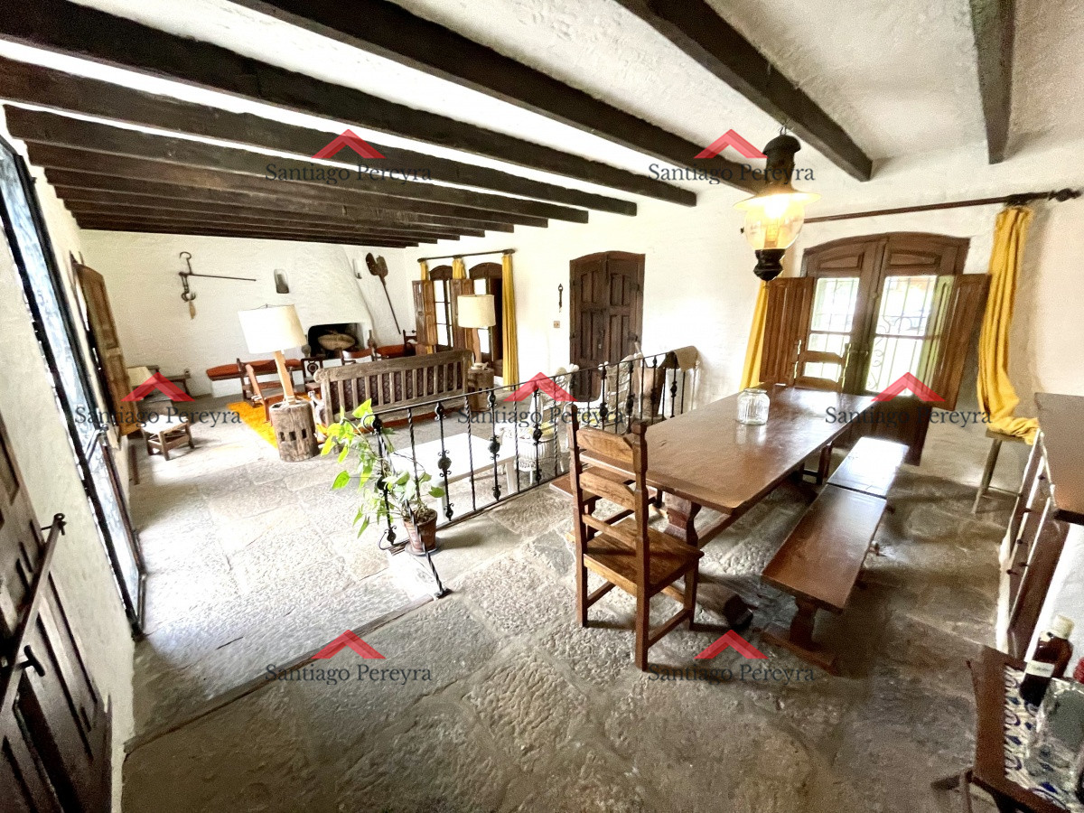 Casa ID.7460 - Casa en venta en Playa Mansa con 1385 m2 de terreno