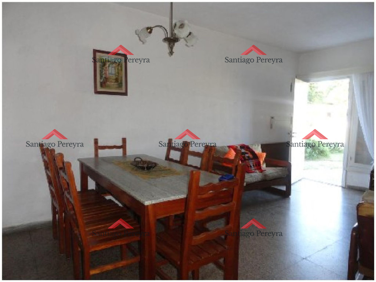 Casa ID.10672 - En Alquiler . Cómoda casa estilo PH, con jardín a pocos metros del mar (playa brava)