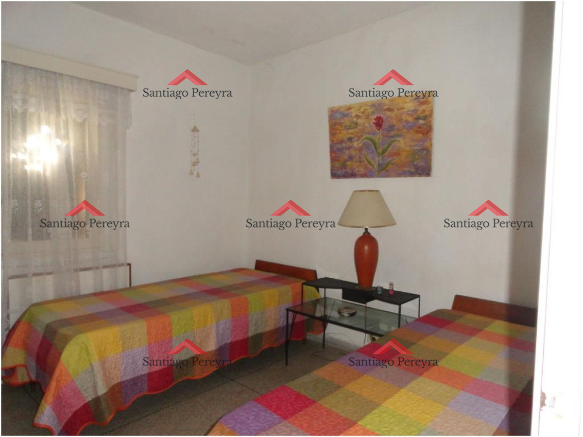 Casa ID.10672 - En Alquiler . Cómoda casa estilo PH, con jardín a pocos metros del mar (playa brava)