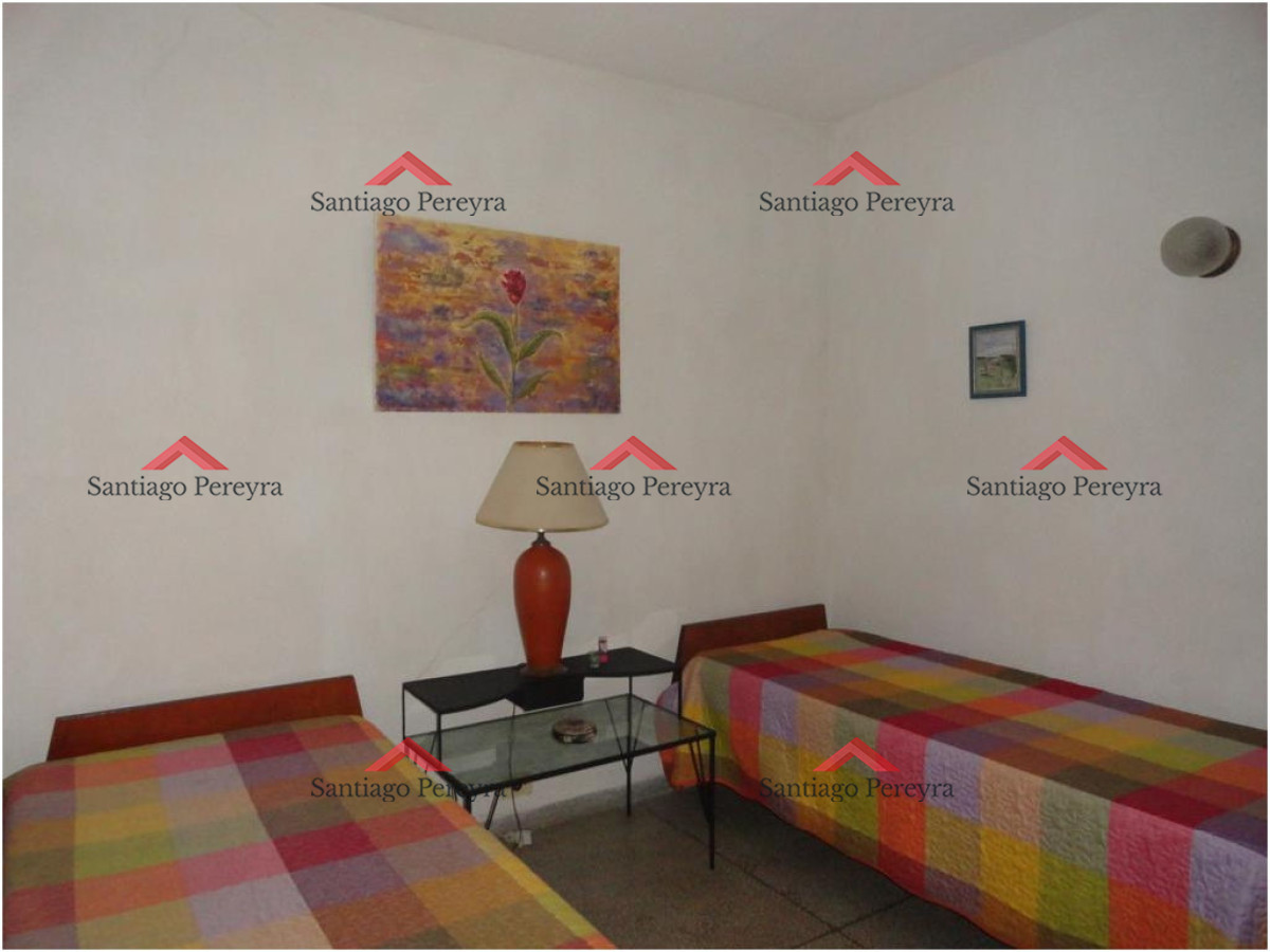 Casa ID.10672 - En Alquiler . Cómoda casa estilo PH, con jardín a pocos metros del mar (playa brava)