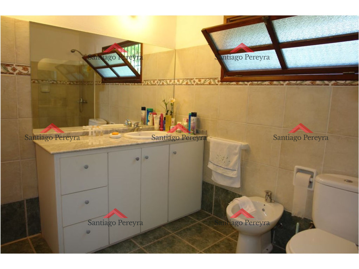 Casa ID.10966 - Muy linda casa en alquiler, ubicada en Rincon del Indio. 