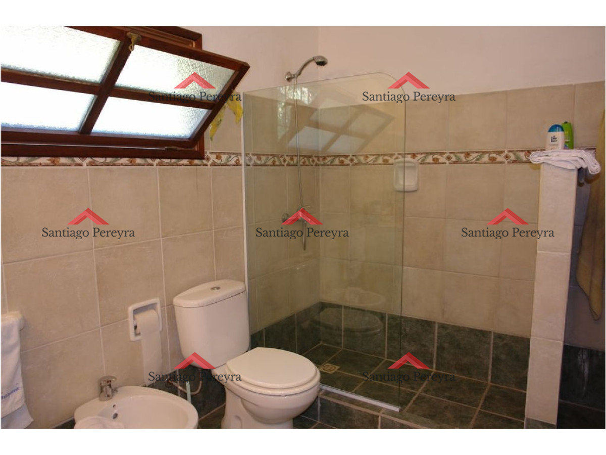 Casa ID.10966 - Muy linda casa en alquiler, ubicada en Rincon del Indio. 