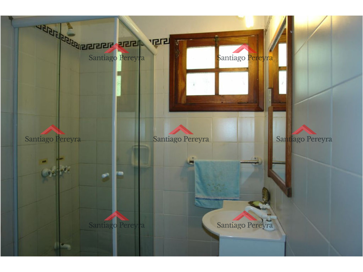 Casa ID.10966 - Muy linda casa en alquiler, ubicada en Rincon del Indio. 