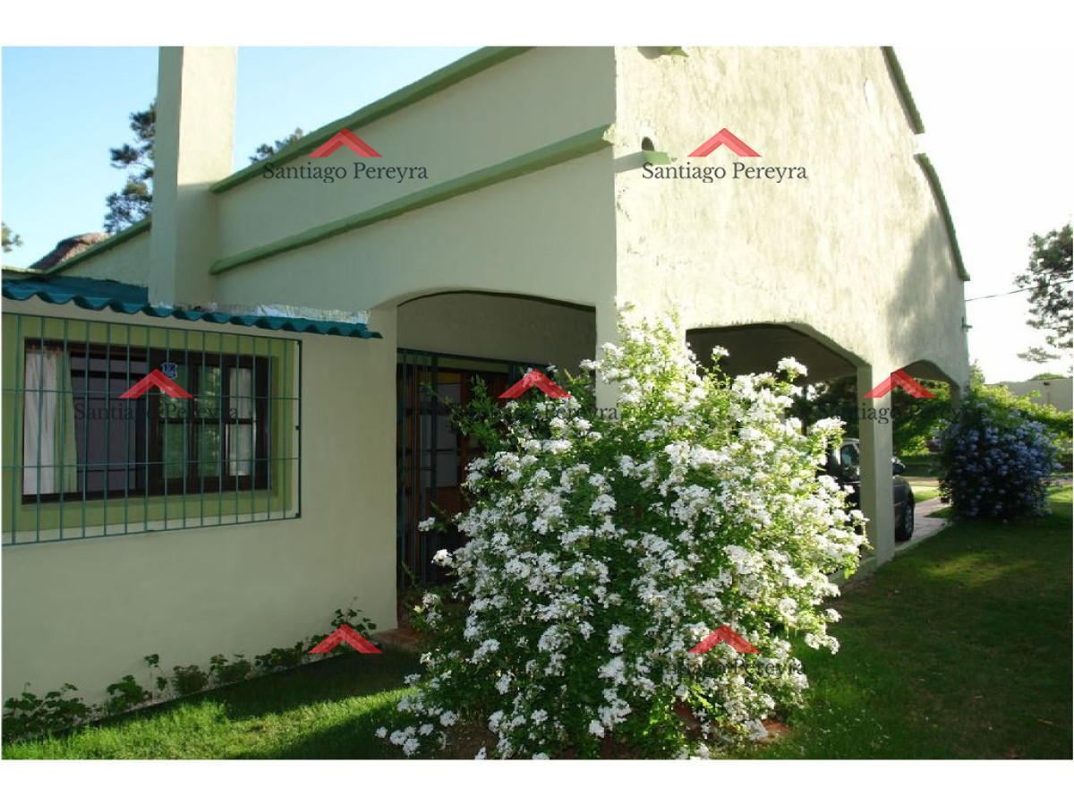 Casa ID.10966 - Muy linda casa en alquiler, ubicada en Rincon del Indio. 
