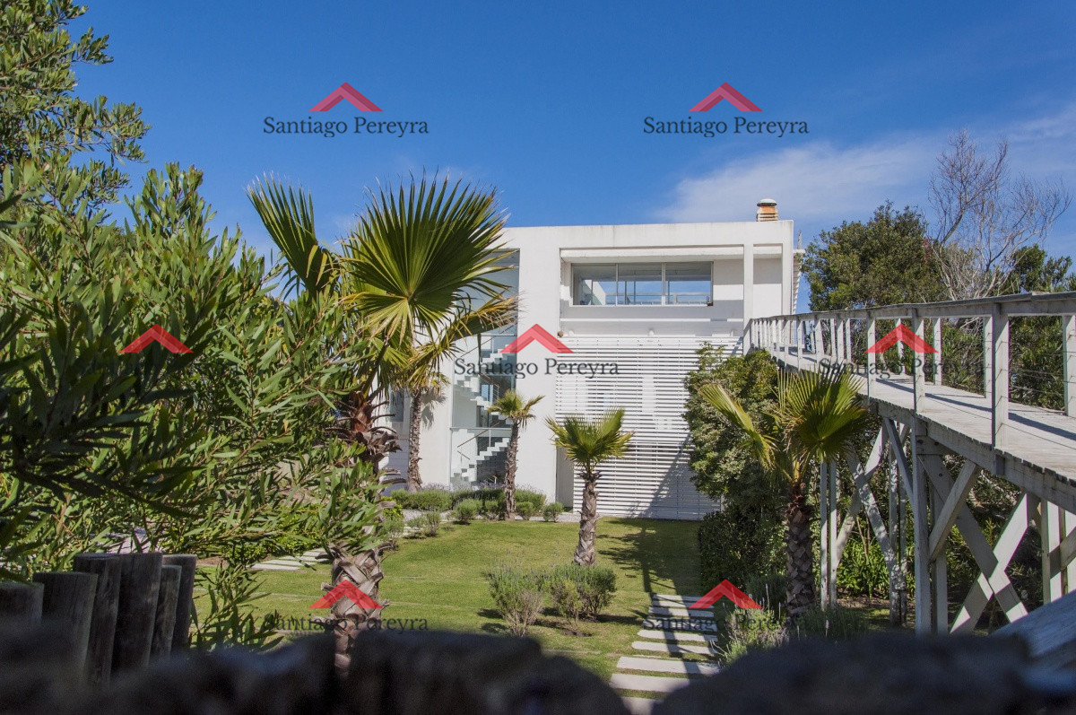 Casa ID.8545 - Primera línea al mar