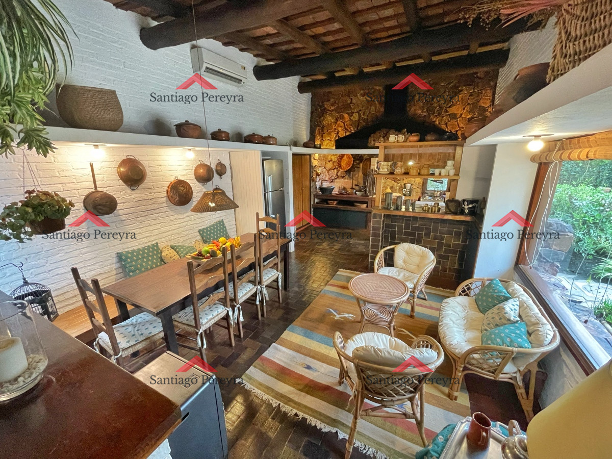 Casa en Pinares, 3 dormitorios en alquiler de temporada con parrillero - GoPunta - Portal Inmobiliario de Punta del Este - Maldonado