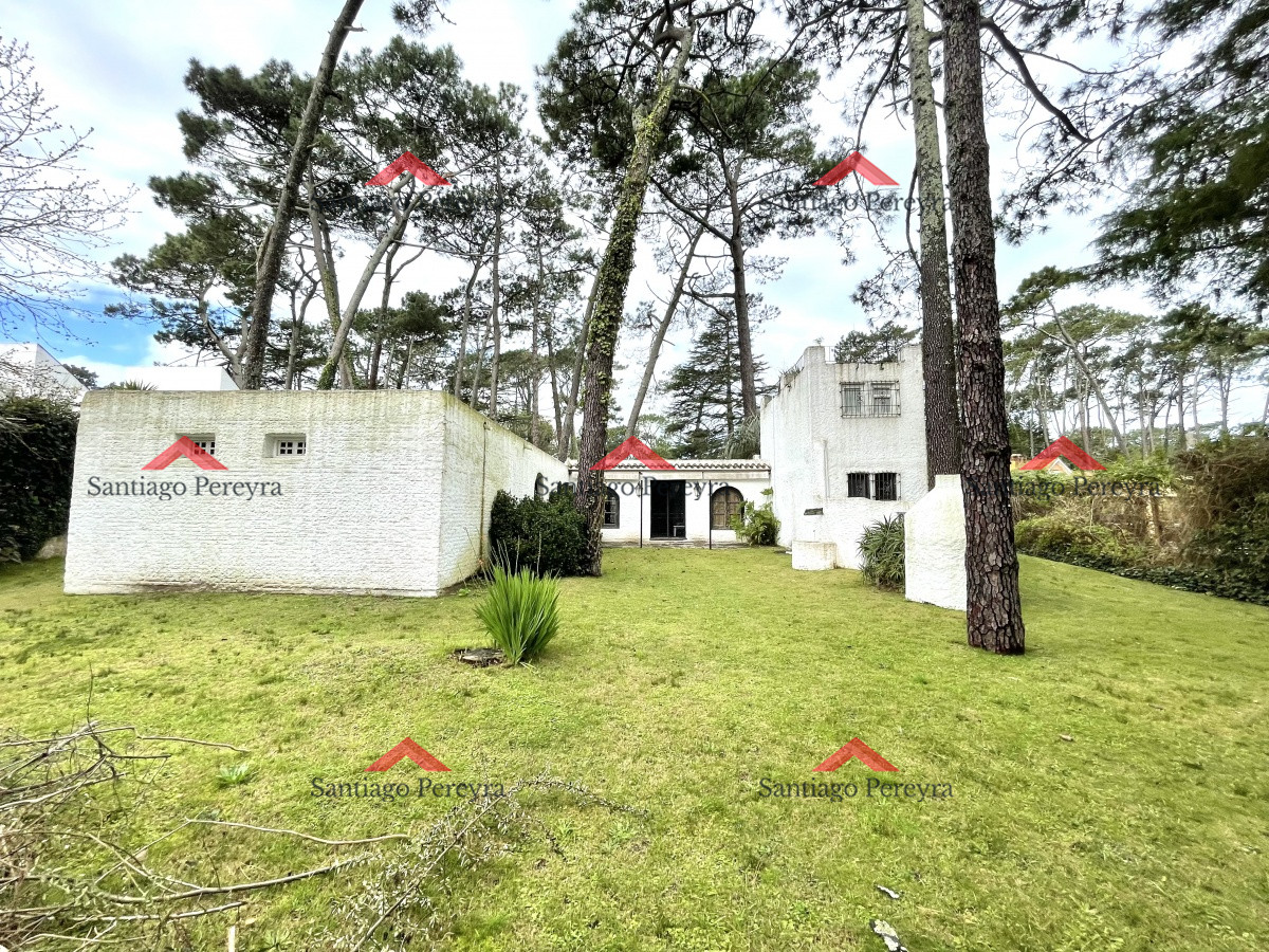Casa ID.7460 - Casa en venta en Playa Mansa con 1385 m2 de terreno