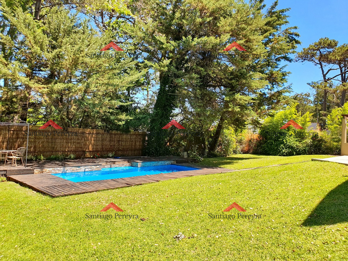 Casa ID.10649 - Gran casa de 5 dormitorios en alquiler en brava, Punta del Este.