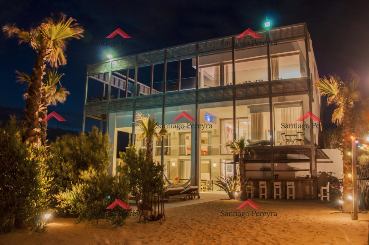 Casa ID.8545 - Primera línea al mar