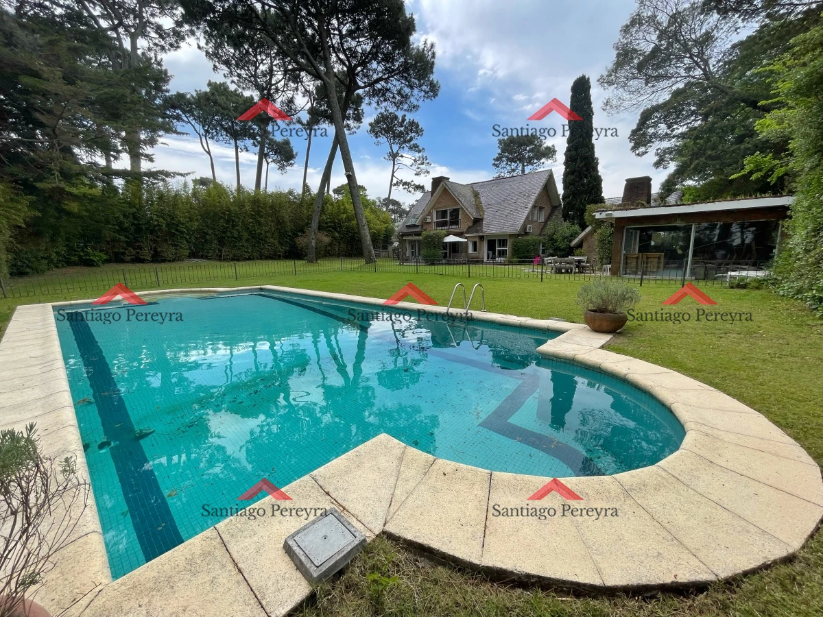 Casa ID.10795 - Casa en Mansa, 4 dormitorios y dependencia, piscina, barbacoa. Alquiler de temporada