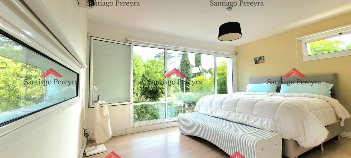 Casa ID.16683 - Hermosa y solida casa en zona residencial de 4 dormitorios más dependencia completa