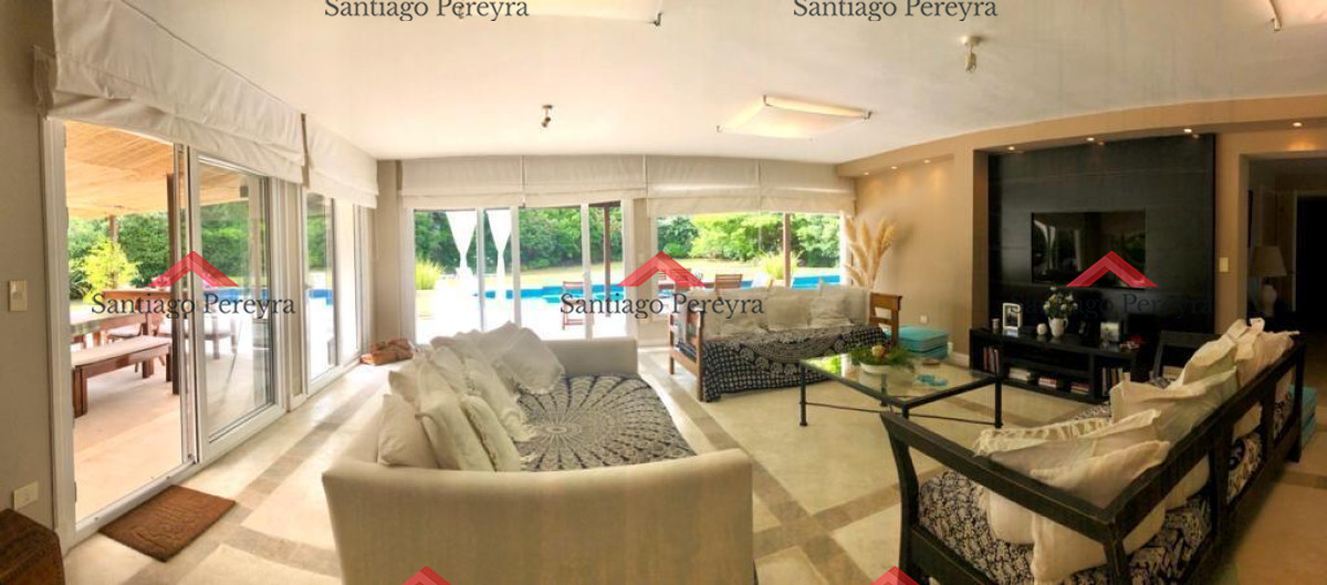 Casa ID.10740 - Espectacular residencia en una de las zonas mas cotizadas de Punta del Este, a metros del mar (Playa Brava).