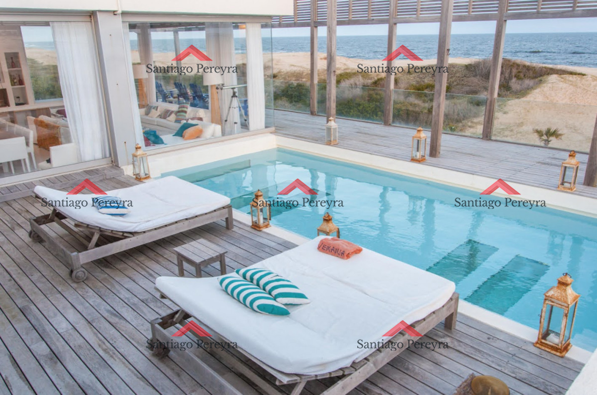 Casa ID.8545 - Primera línea al mar