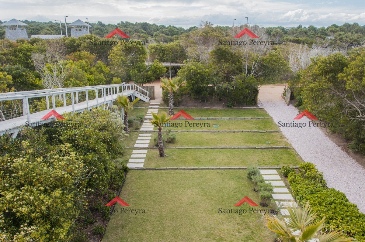 Casa ID.8545 - Primera línea al mar