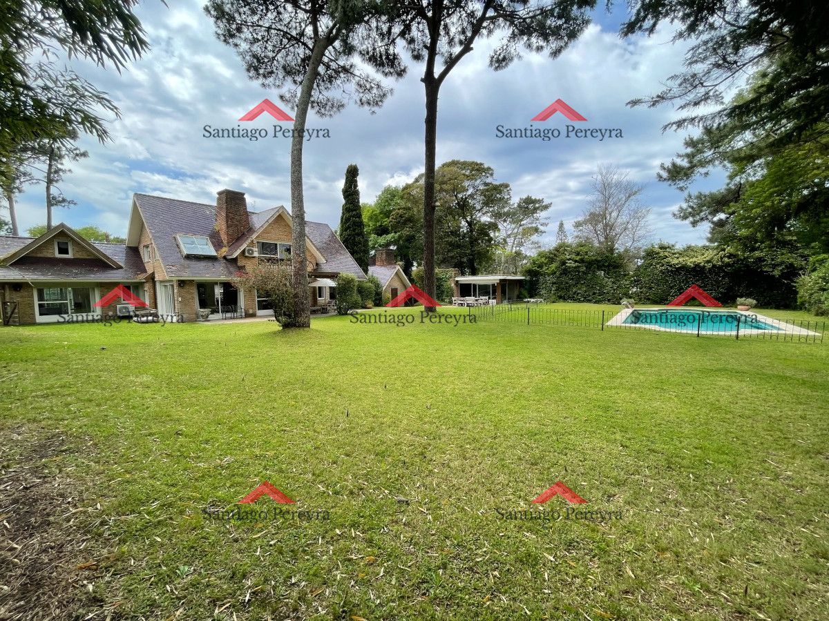 Casa ID.10795 - Casa en Mansa, 4 dormitorios y dependencia, piscina, barbacoa. Alquiler de temporada