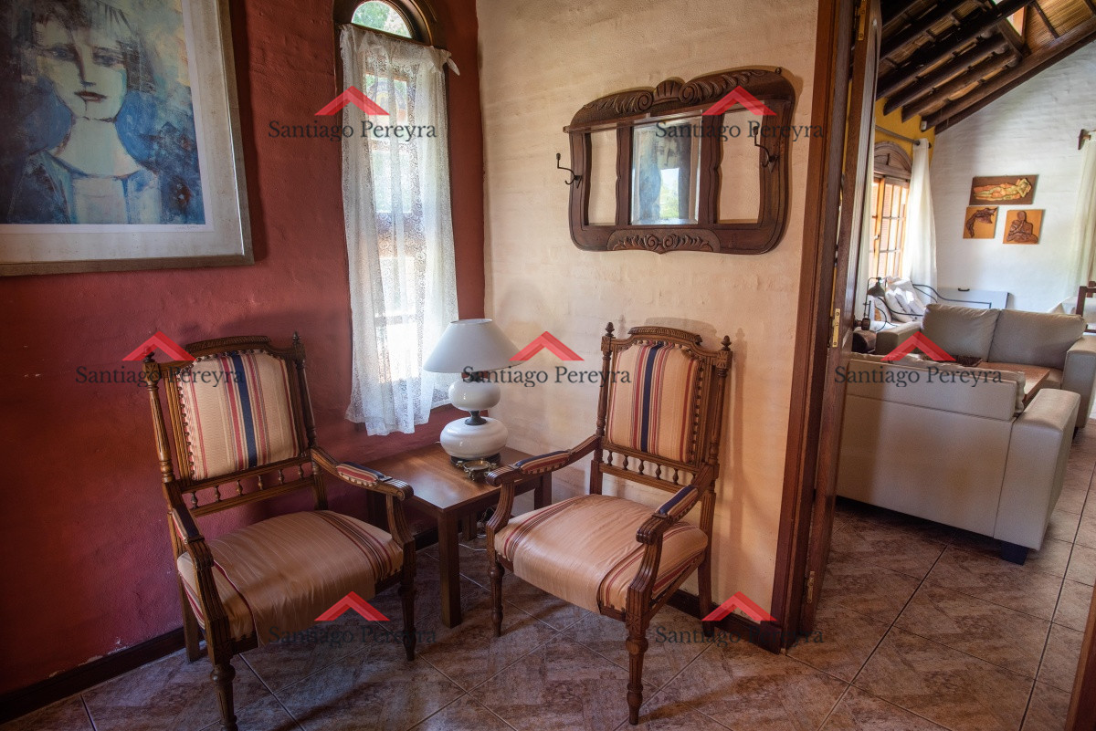 Casa ID.10778 - Muy amplia casa con piscina, parrillero y apartamento anexo.