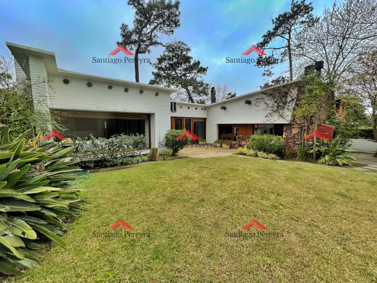 Casa en Pinares, 3 dormitorios en alquiler de temporada con parrillero - GoPunta - Portal Inmobiliario de Punta del Este - Maldonado
