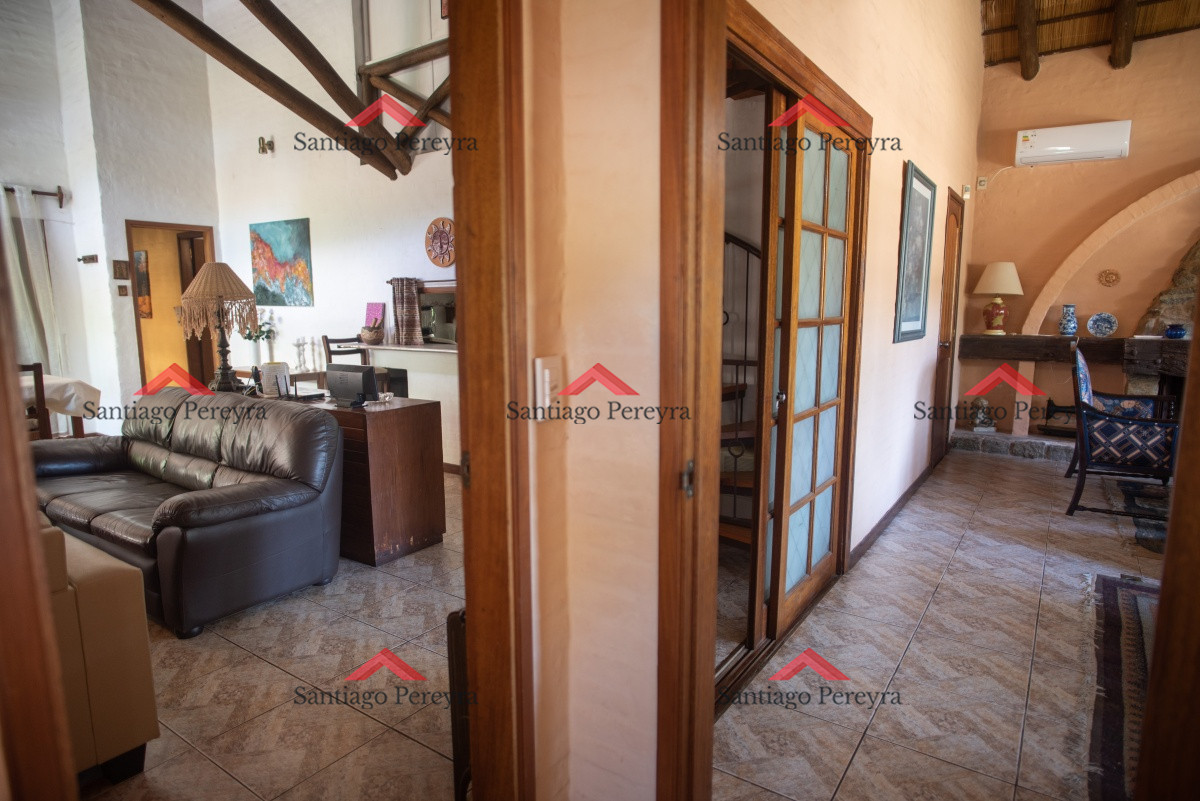 Casa ID.10778 - Muy amplia casa con piscina, parrillero y apartamento anexo.