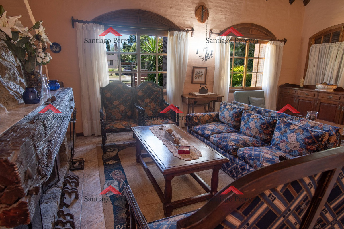 Casa ID.10778 - Muy amplia casa con piscina, parrillero y apartamento anexo.