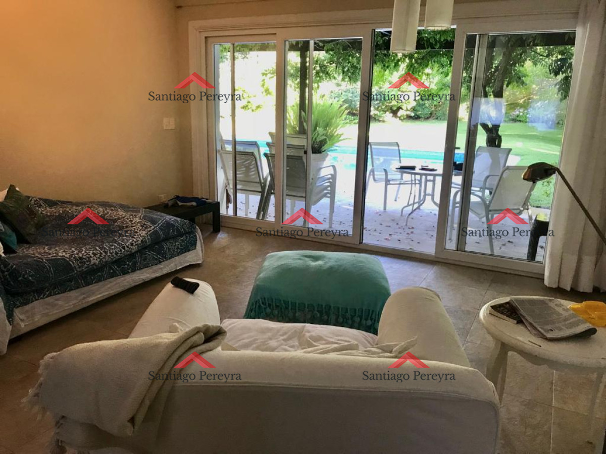 Casa ID.10740 - Espectacular residencia en una de las zonas mas cotizadas de Punta del Este, a metros del mar (Playa Brava).