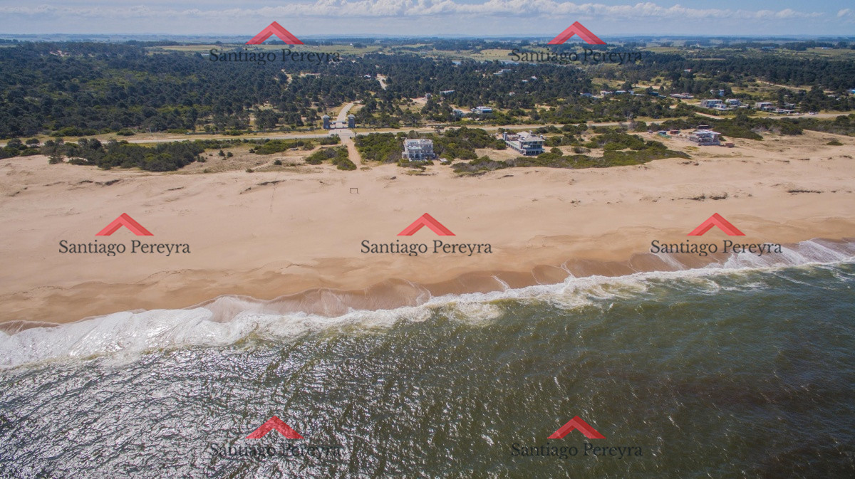 Casa ID.8545 - Primera línea al mar
