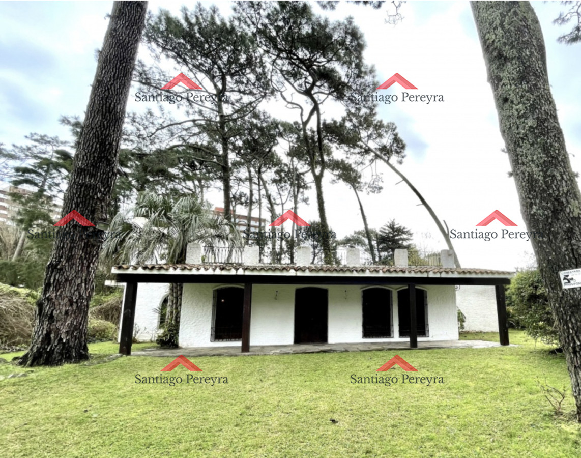 Casa ID.7460 - Casa en venta en Playa Mansa con 1385 m2 de terreno