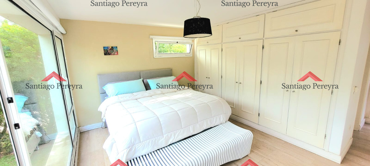 Casa ID.16683 - Hermosa y solida casa en zona residencial de 4 dormitorios más dependencia completa