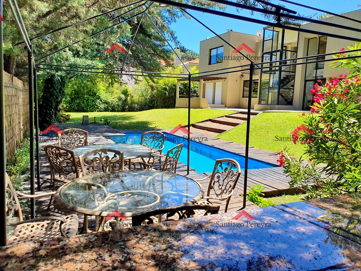Casa ID.10649 - Gran casa de 5 dormitorios en alquiler en brava, Punta del Este.