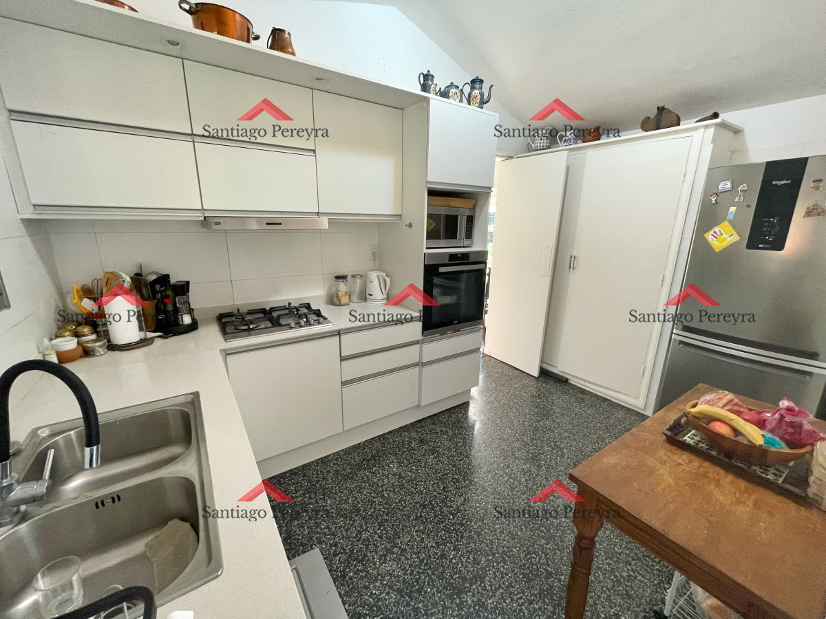 Casa ID.14686 - Hermosa casa en alquiler temporal 4 dormitorios 3 baños parrillero amplio jardin cercado a 200 metros de la playa