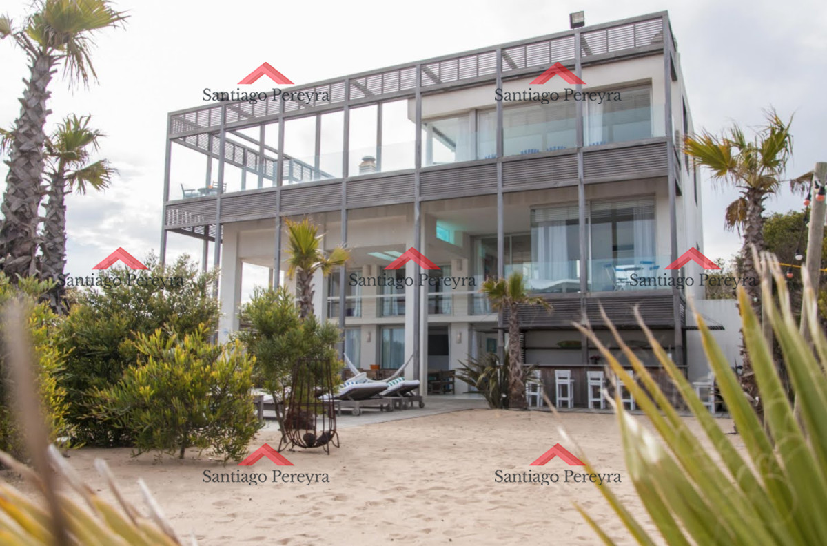 Casa ID.8545 - Primera línea al mar