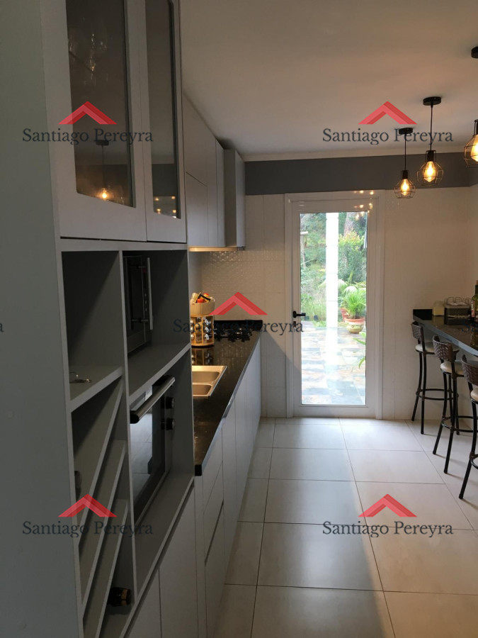 Casa ID.15188 - Hermosa casa en venta en Parque Burnett