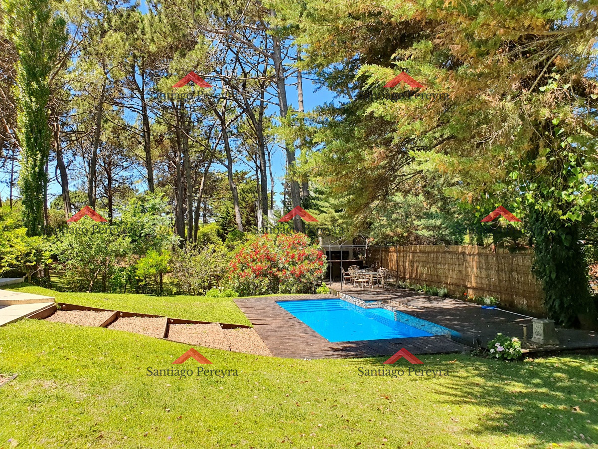 Casa ID.10649 - Gran casa de 5 dormitorios en alquiler en brava, Punta del Este.
